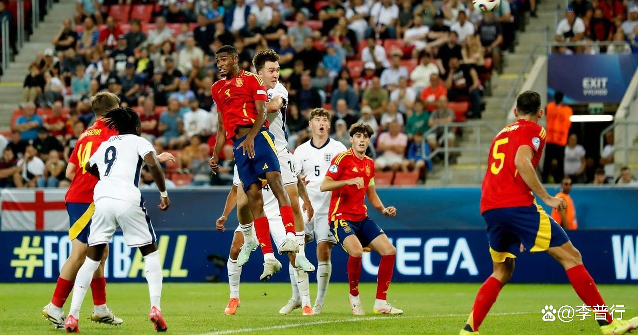 三亿体育体育下载-英格兰足球联赛一触即发，豪门争夺冠军