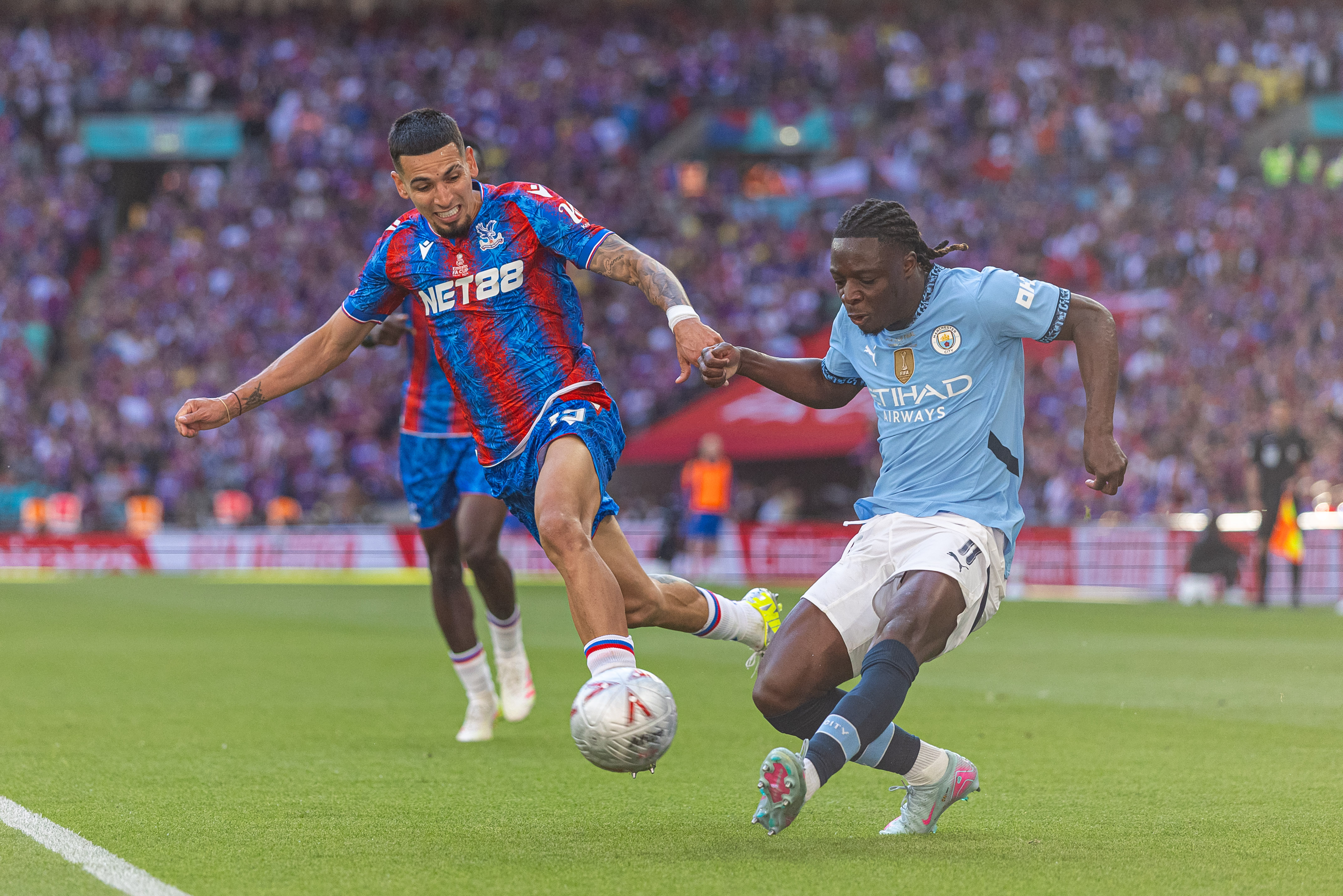 英格兰足球联赛一触即发，豪门争夺冠军