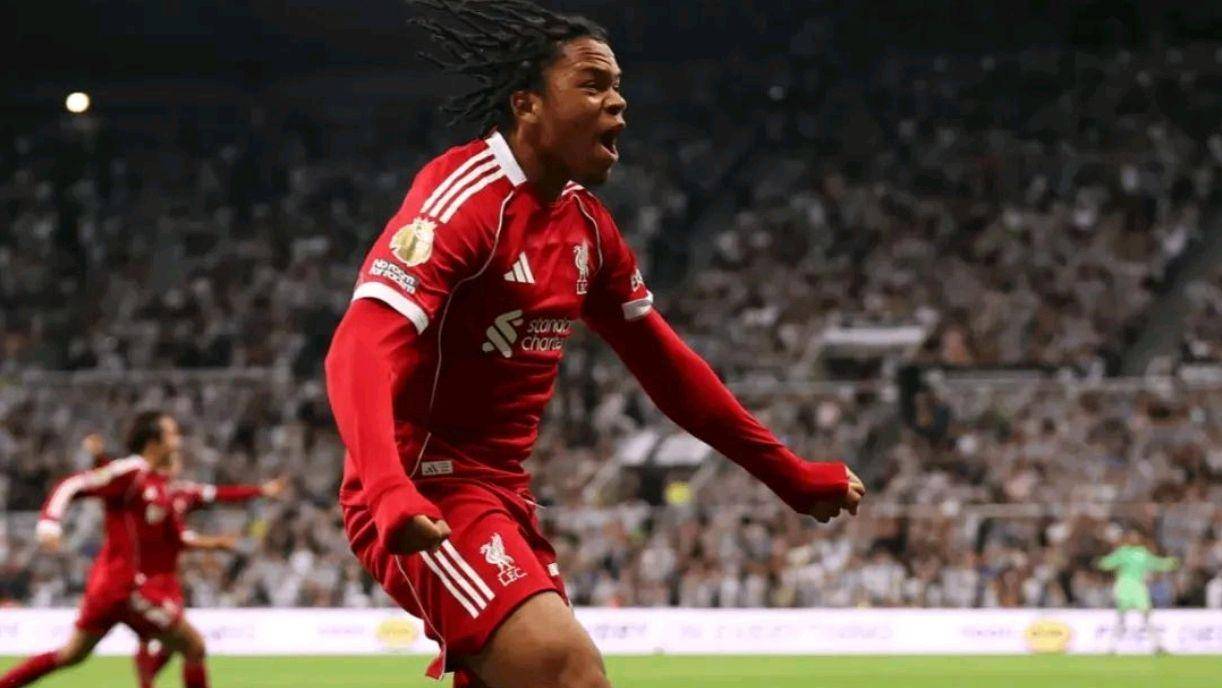 利物浦惊险胜出，小组领先优势