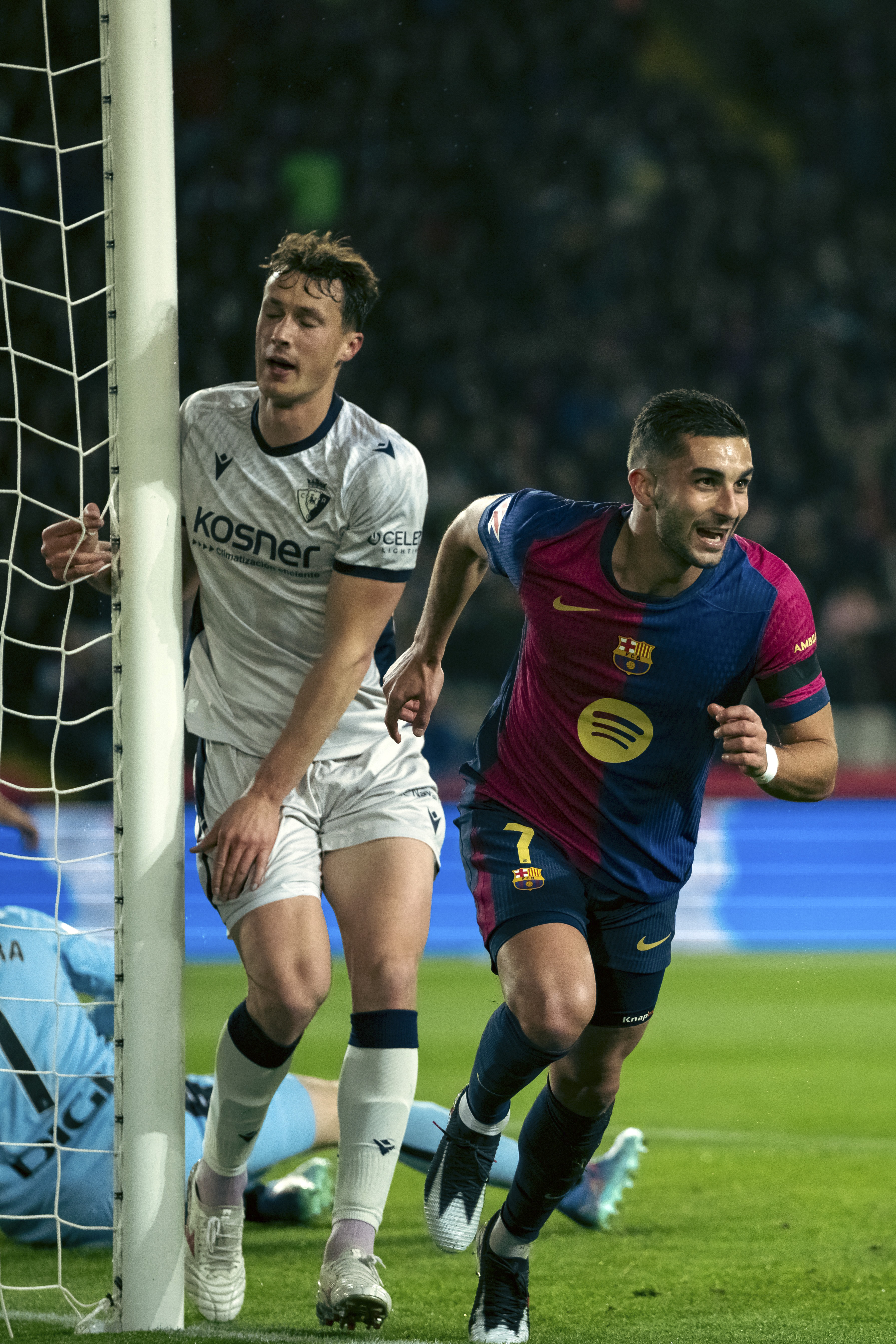 包含巴塞罗那俱乐部在西甲联赛中取得胜利，代表西班牙荣耀的词条