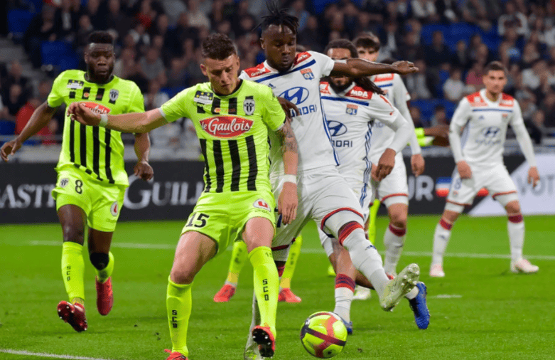 三亿体育体育娱乐-场上对决展现实力，南特迎战斯特拉斯堡的简单介绍