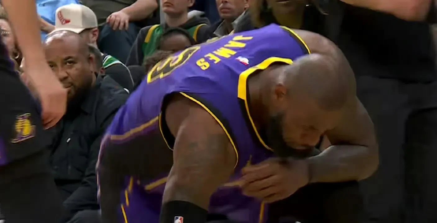 三亿体育体育地址-猛龙负太阳，戴维斯梅尔滑倒的简单介绍