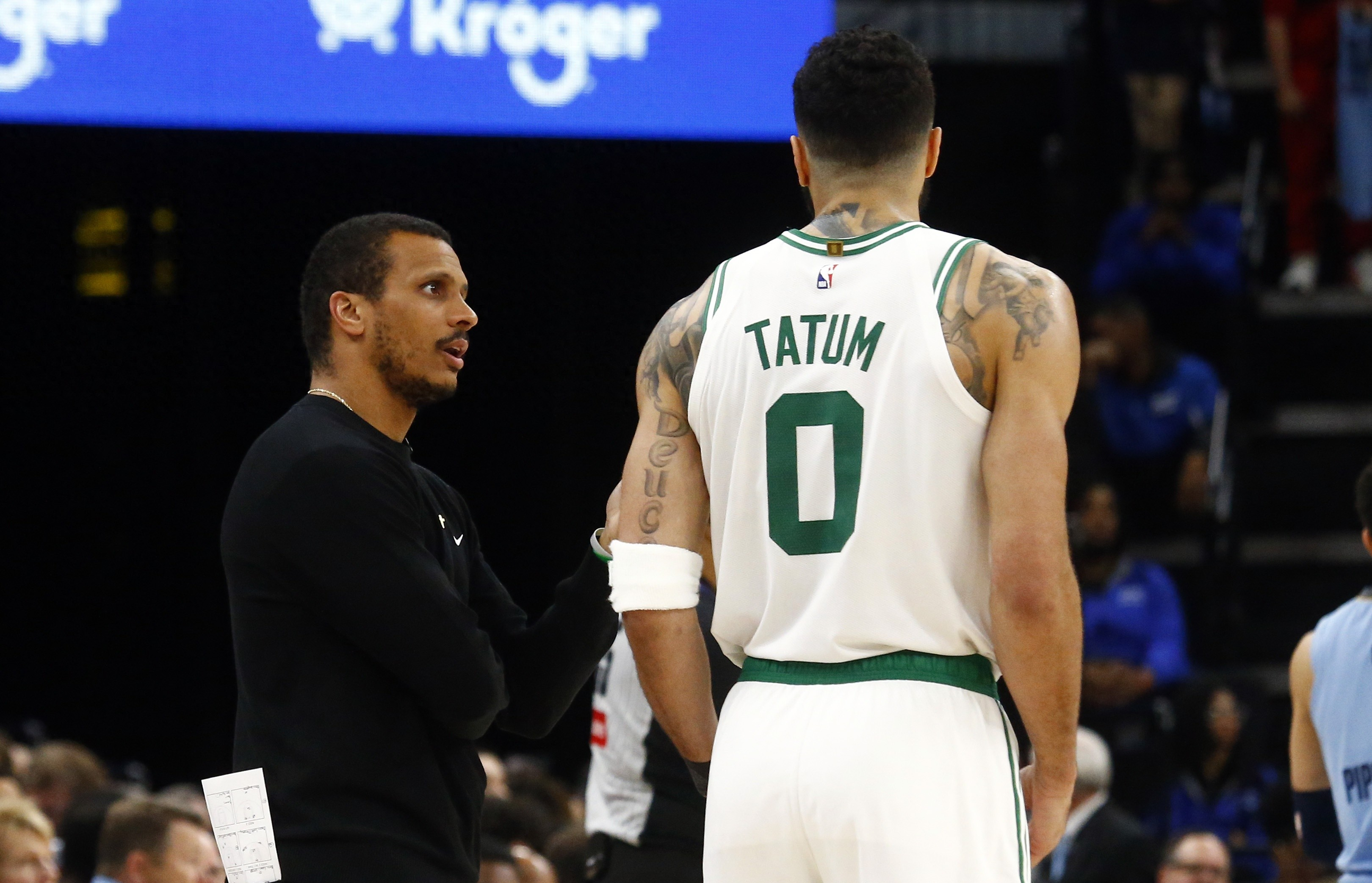 三亿体育体育网址-包含凯尔特人主场大胜魔术，德罗赞火力全开的词条