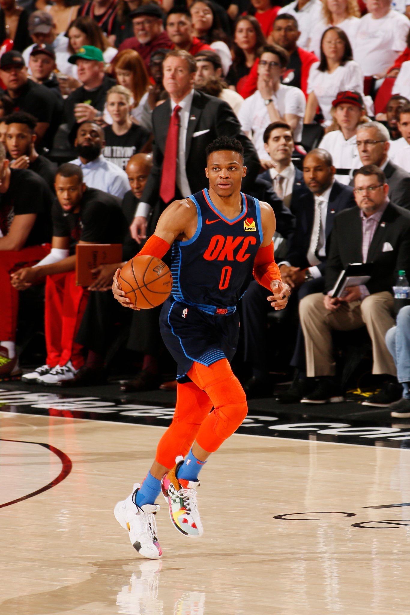 开拓者主场大胜老鹰,利拉德发挥出色 开拓者主场大胜老鹰,利拉德发挥出色