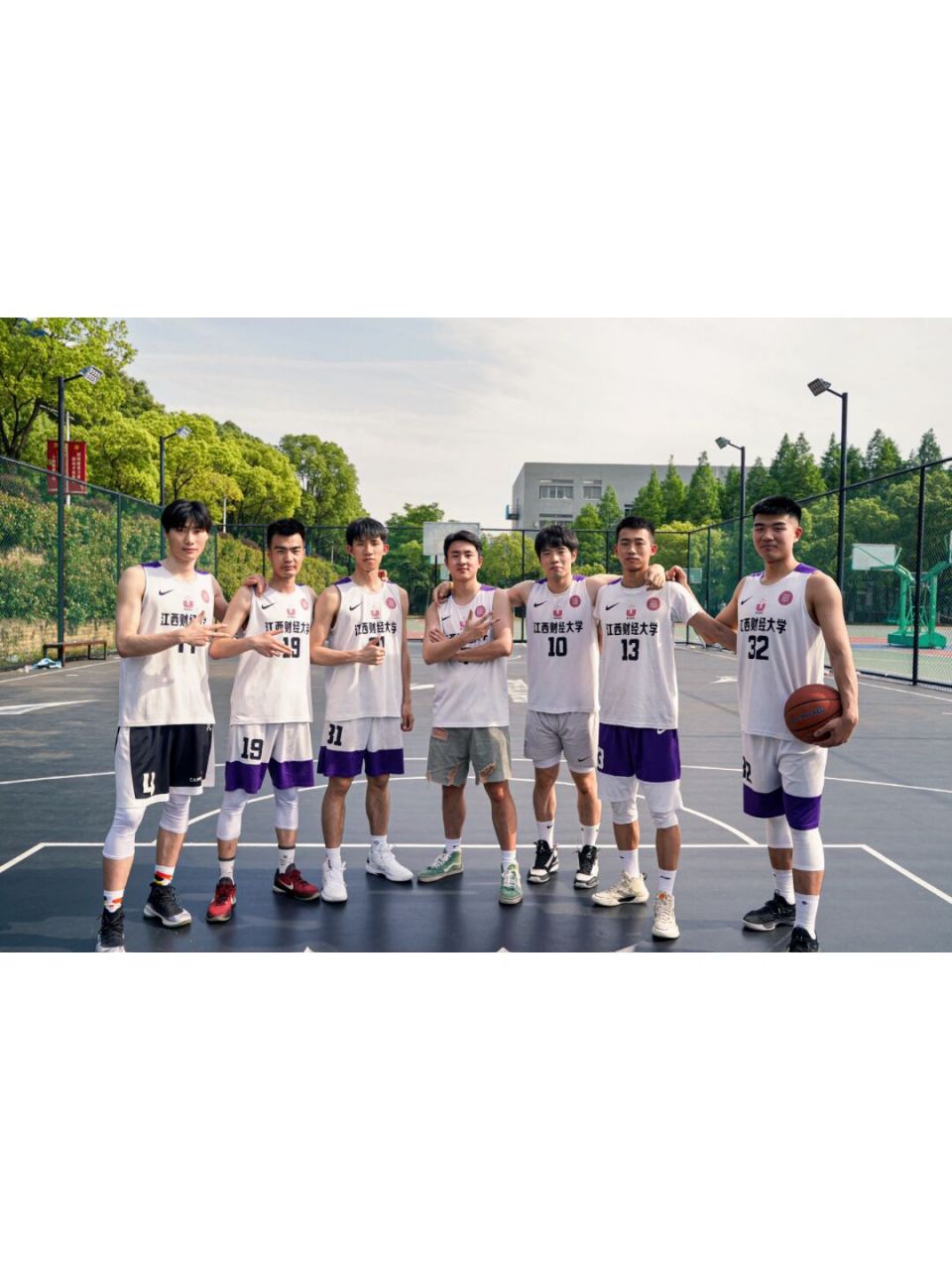 三亿体育体育官方登录入口-关于篮球爱好者争相参与球队合照的信息